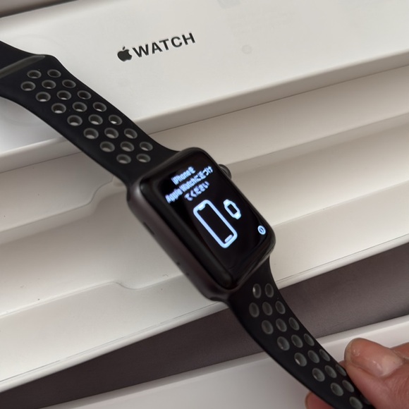 Apple Watch Series 3 42MM Aluminum case free cover - Picture 11 of 17